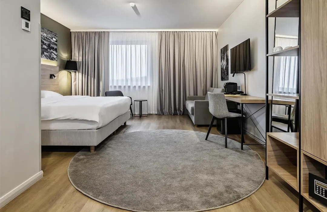 Park Inn By Radisson Vilnius Airport Hotel & Conference Centre-1