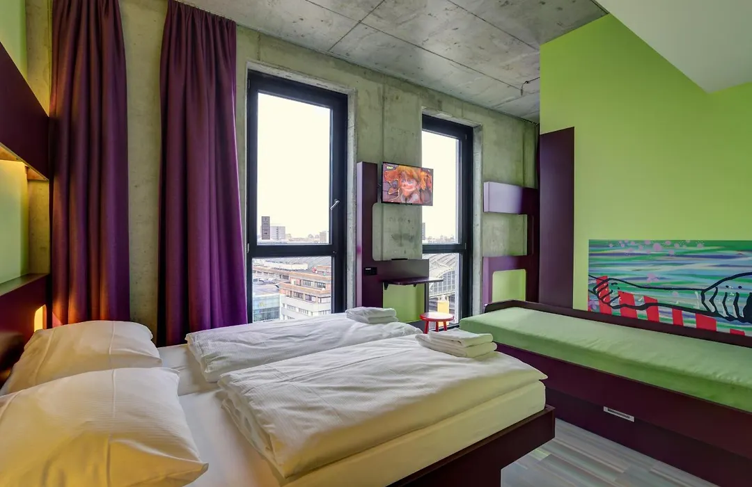 Meininger Hotel Berlin East Side Gallery-1