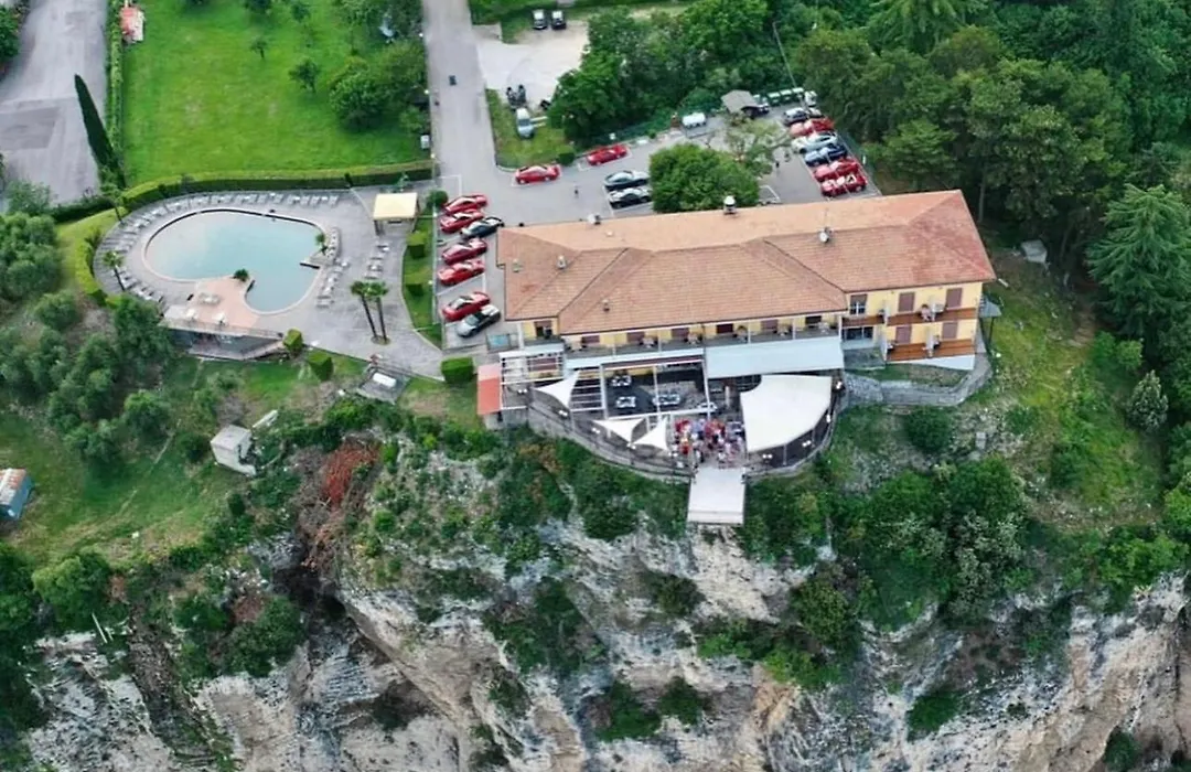Terrazza Del Brivido, Hotel Paradiso-1