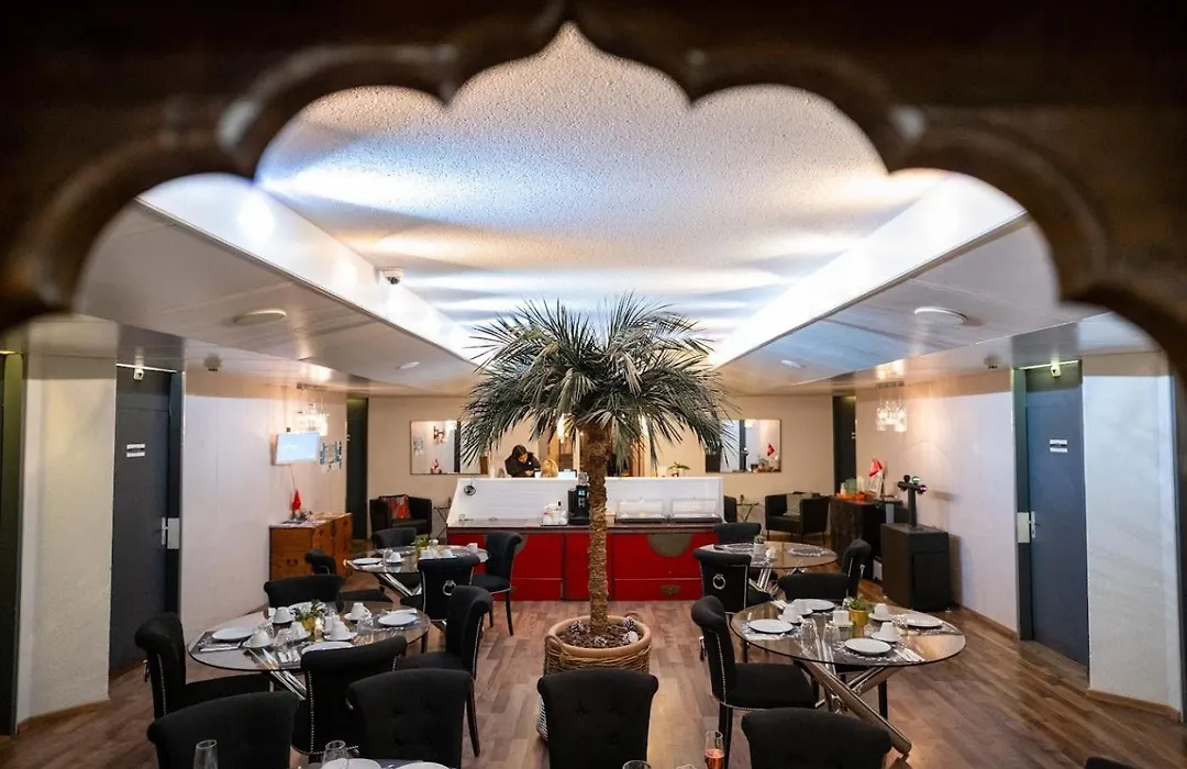 Hotel Les Arcades-1