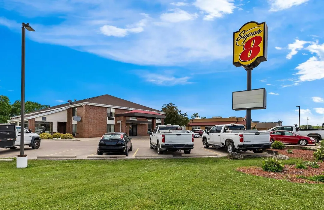 Super 8 By Wyndham Watertown Wi-1