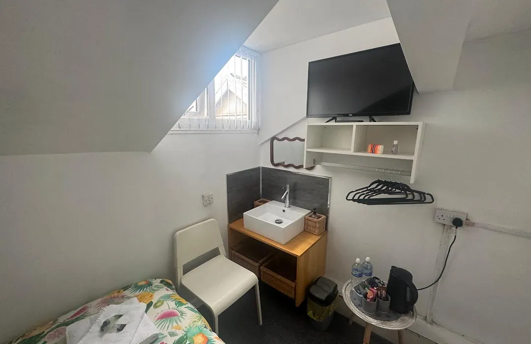 B&B Runway Blackpool - Minutes From Winter Gardens - Dog Friendly - Exceptionally Quiet - Very Close H&A Social Club (Adults Only)-1