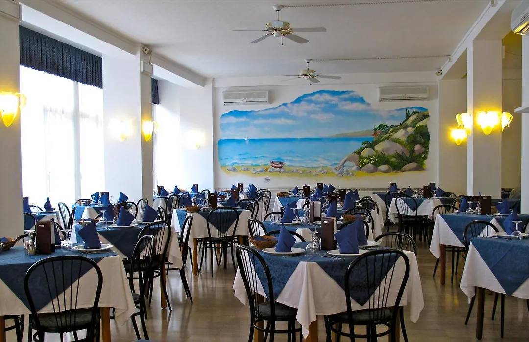 Hotel Holiday-1