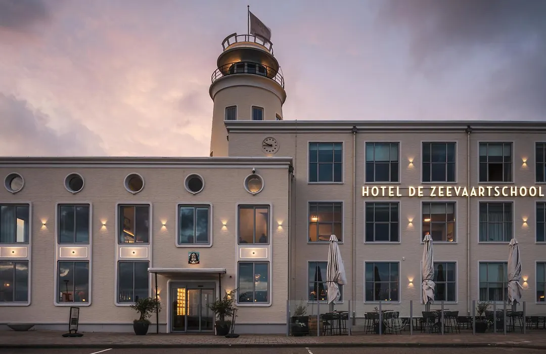 Hotel De Zeevaartschool-1