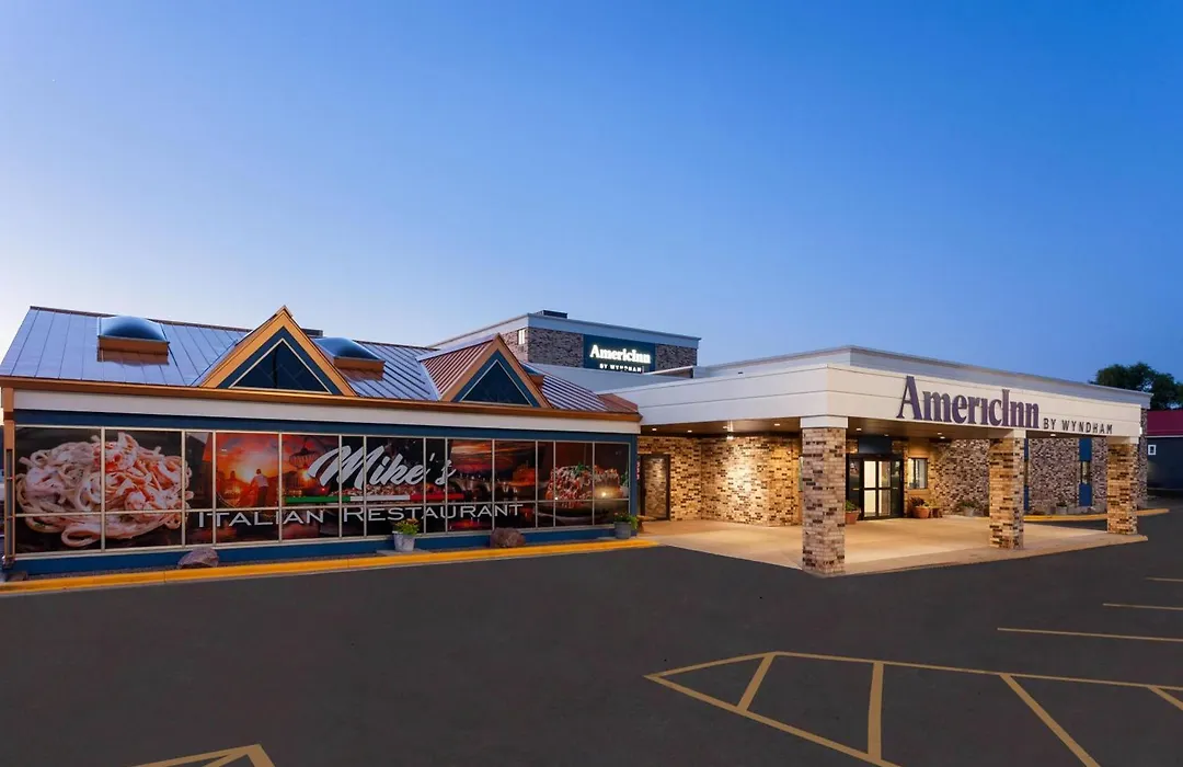 Americinn & Suites By Wyndham Baraboo Event Center-1