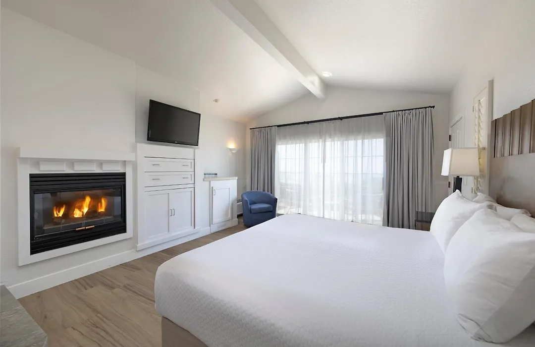 Cambria Landing Inn And Suites-1