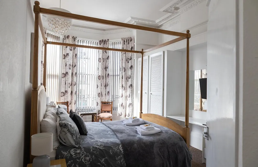 Carlton House Guesthouse-1