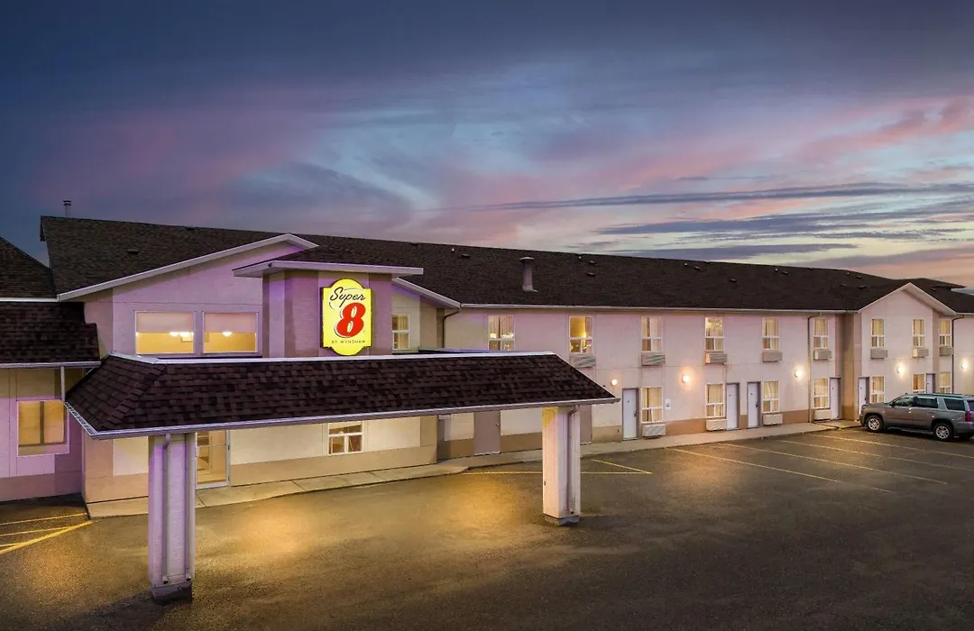 Super 8 By Wyndham Meadow Lake-1