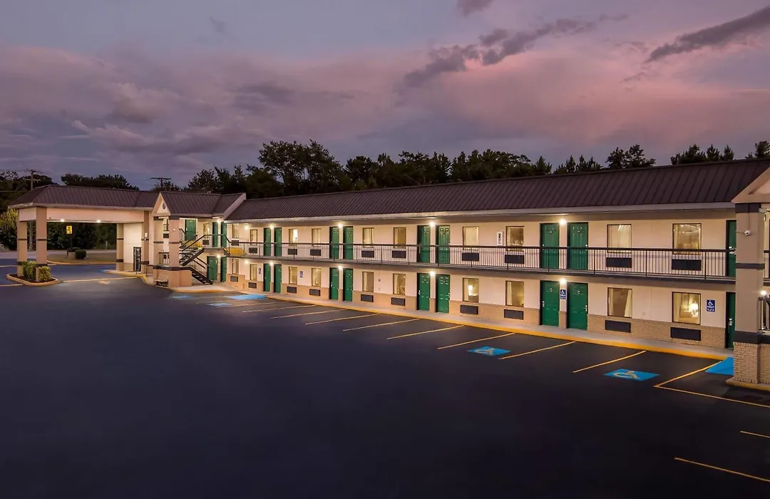 Super 8 By Wyndham Columbia-1