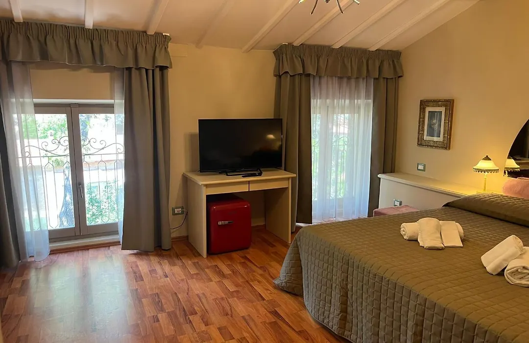 Hotel Villa dei Pini-1
