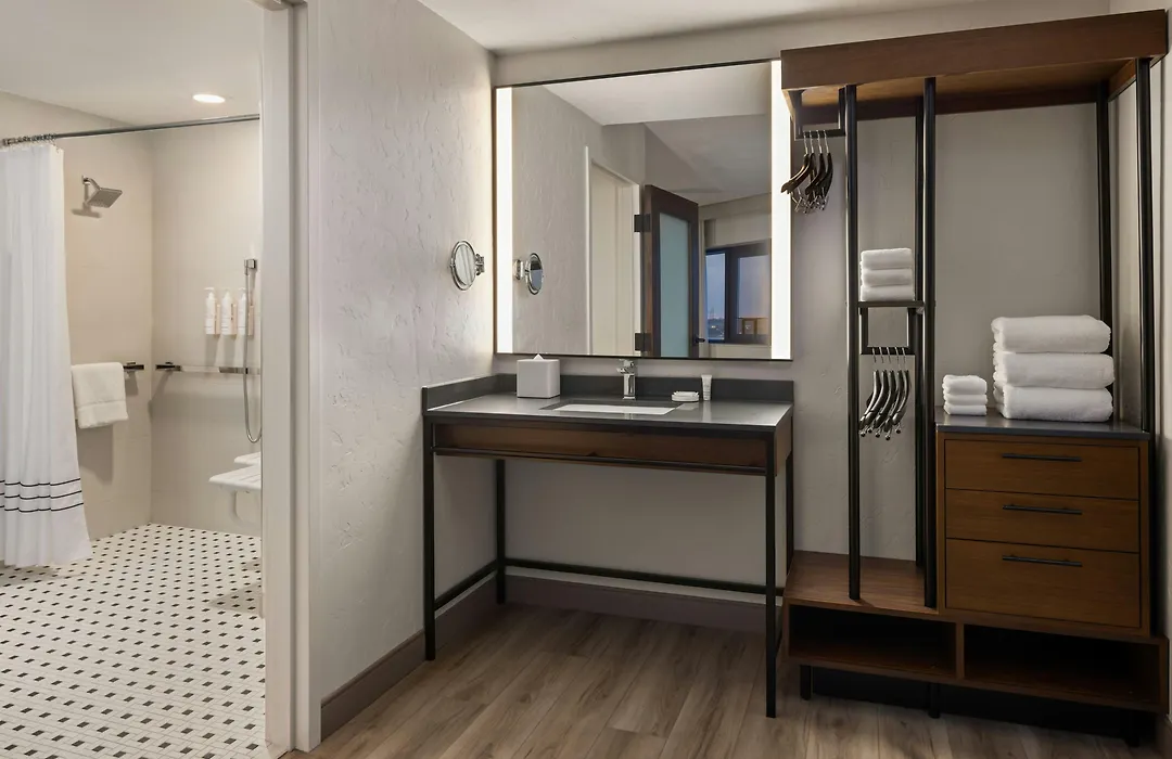 Oshkosh Marriott Waterfront Hotel & Convention Center-1