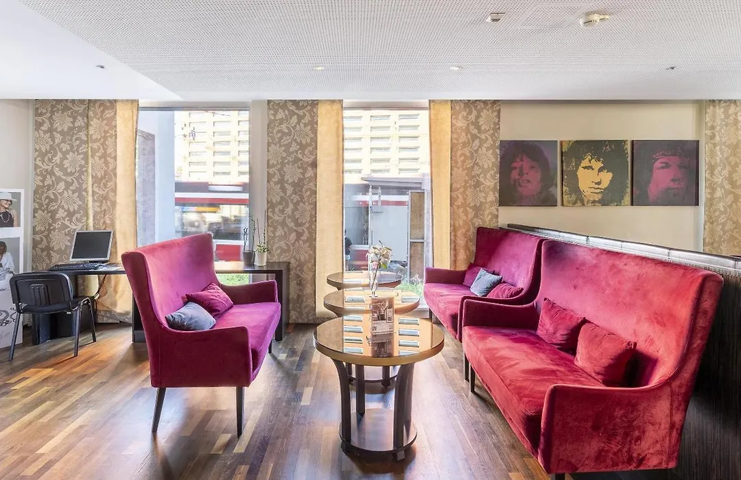 Plaza Premium Salzburg-1