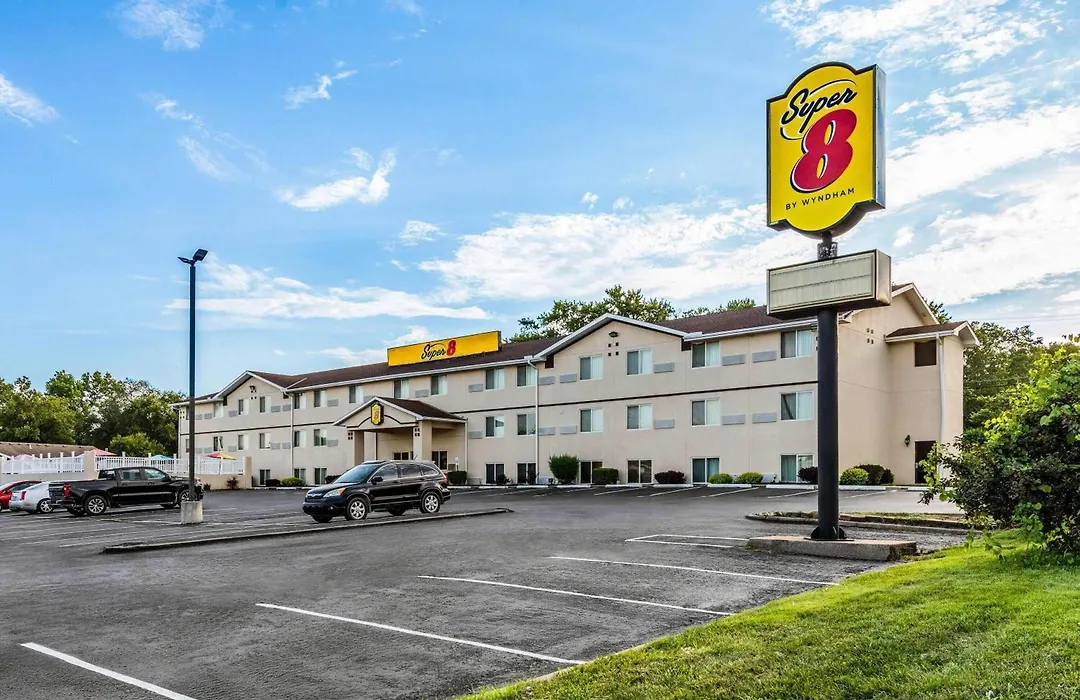 Super 8 By Wyndham Independence Kansas City-1