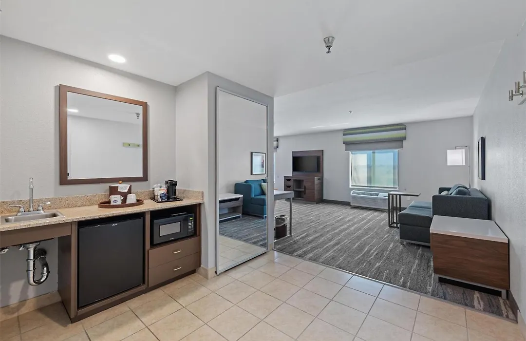 Hampton Inn & Suites Madera-1