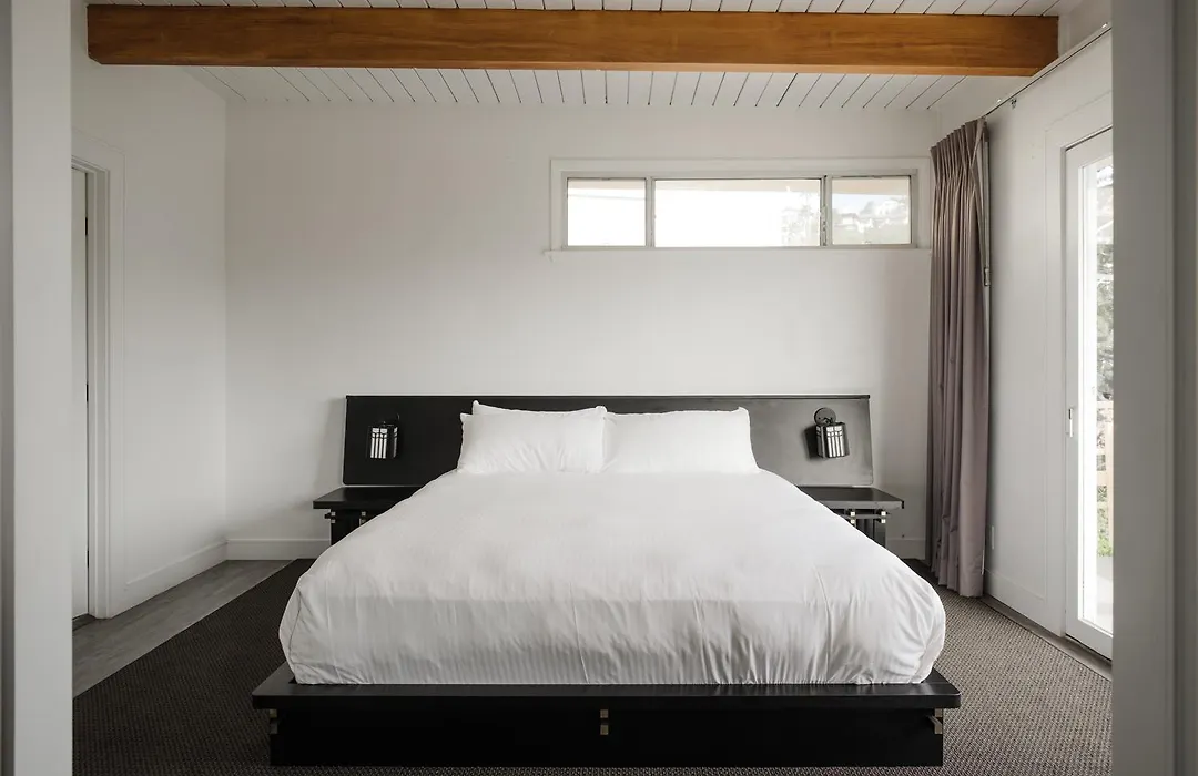 Hollywood Hills Hotel-1