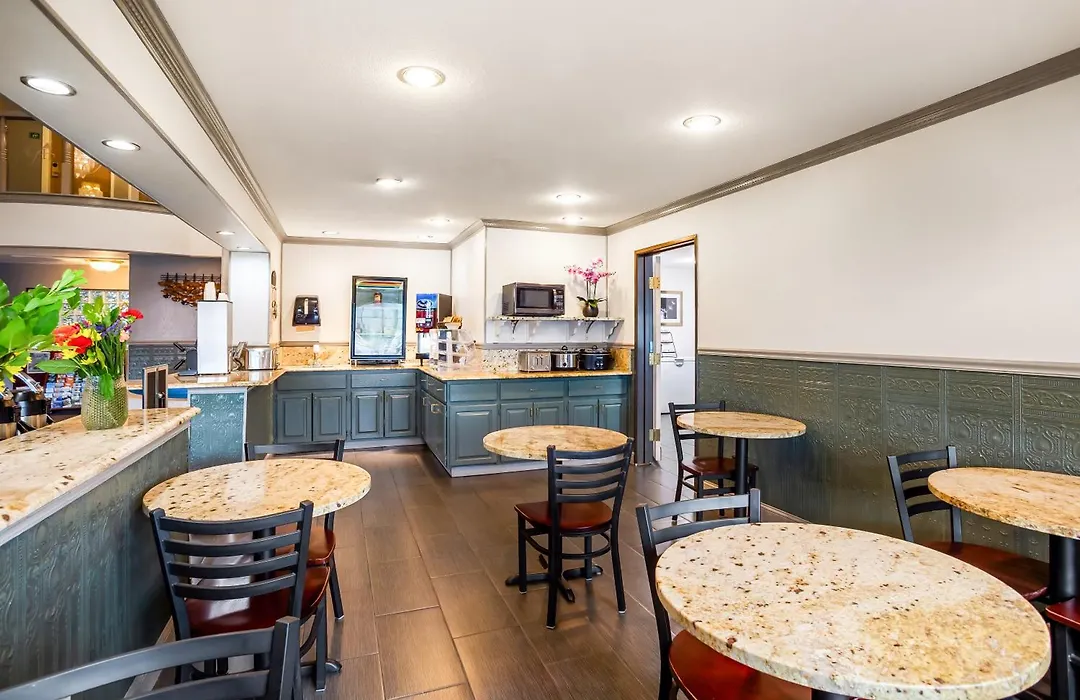 Guesthouse Inn & Suites Kelso/Longview-1