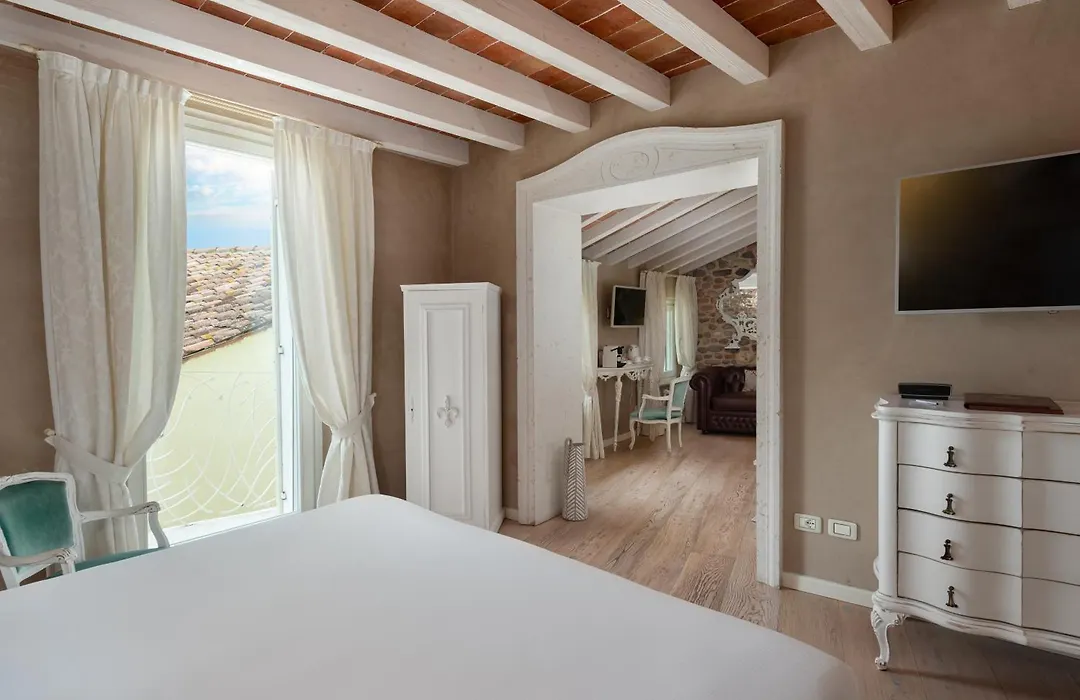 Regia Rosetta - Royal Rooms Borghetto-1