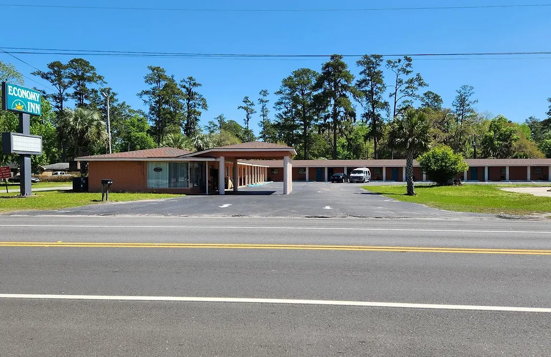 Economy Inn-1