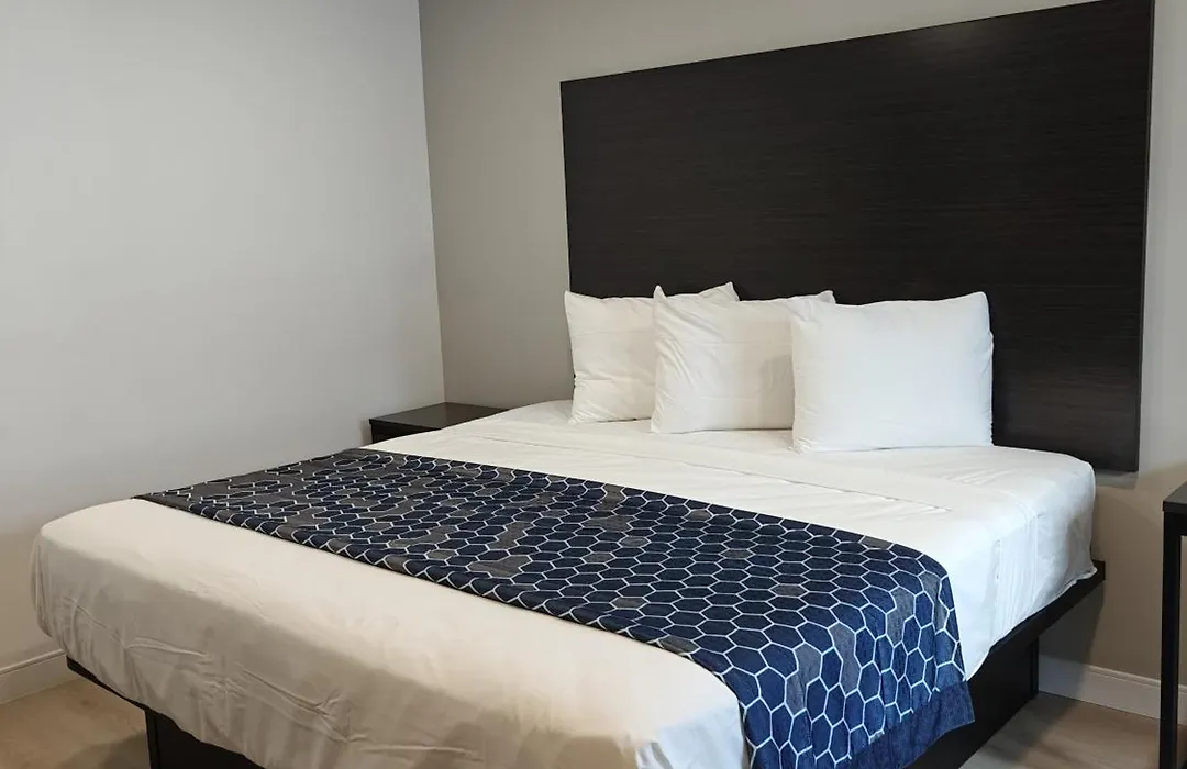 Casa Blanca Inn And Suites-1
