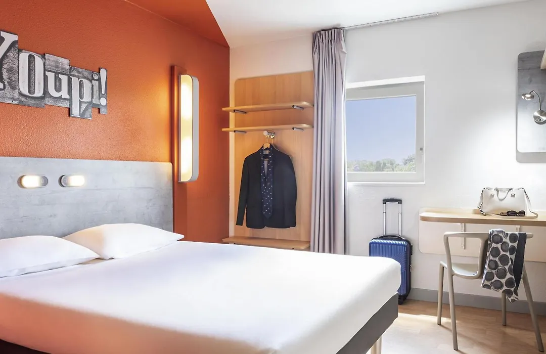 ibis budget Grigny Centre-1
