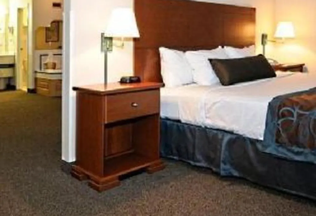 Best Western Fostoria Inn & Suites-1