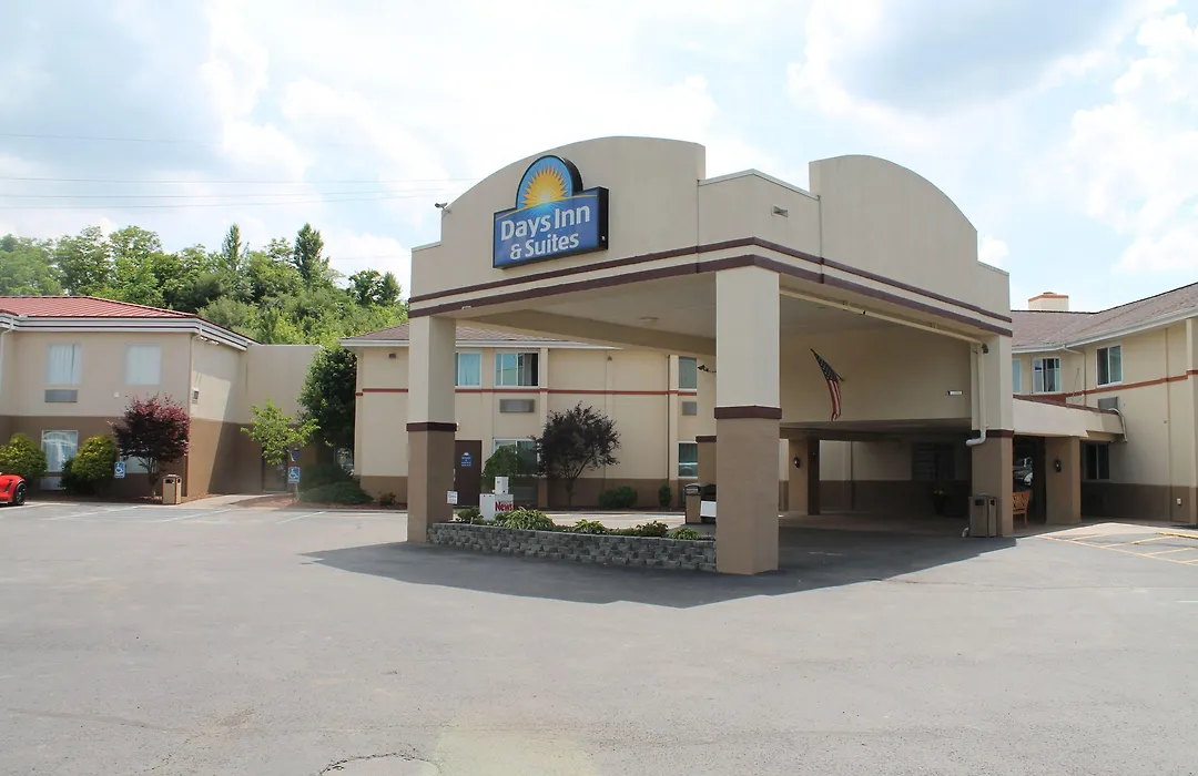 Days Inn & Suites By Wyndham Bridgeport - Clarksburg-1