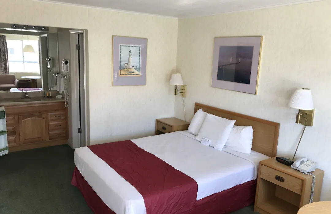 Travelodge By Wyndham Mackinaw City-1