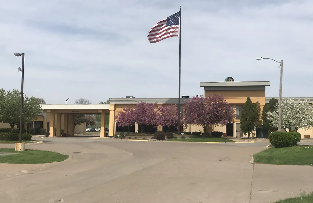 La Quinta Inn By Wyndham Davenport & Conference Center-1