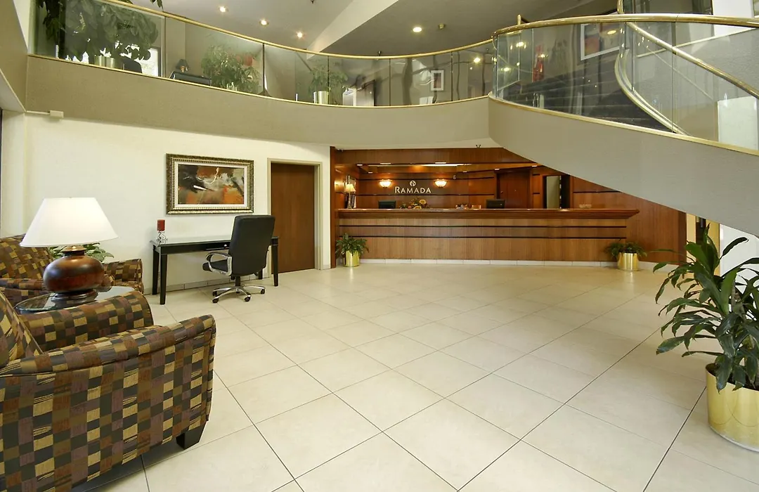 Ramada By Wyndham Bettendorf-1