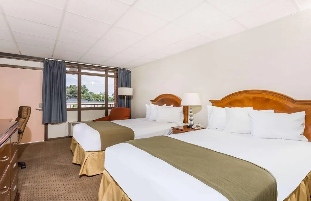 Days Inn By Wyndham Bedford-1