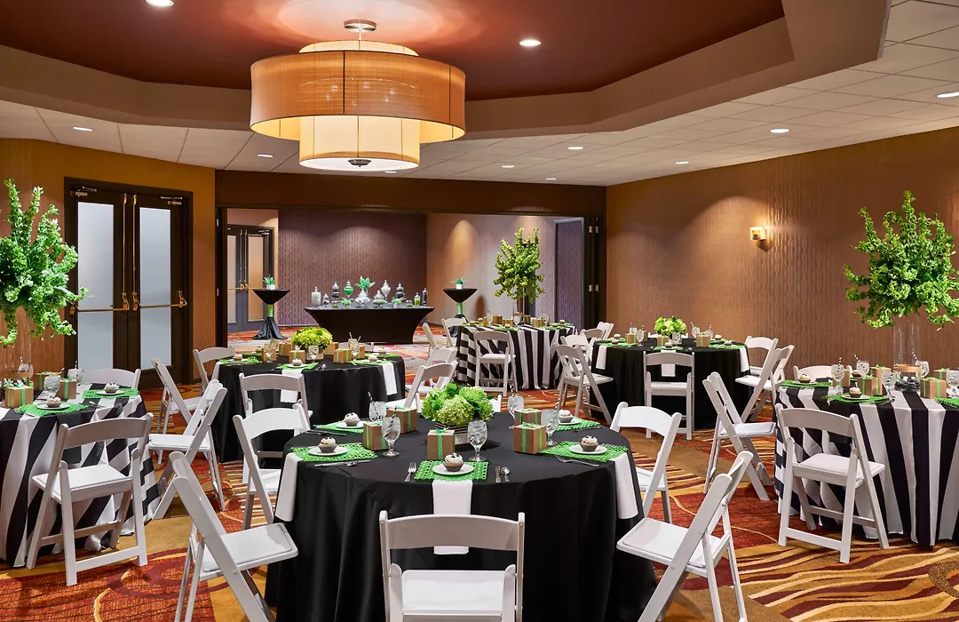 Four Points By Sheraton Milwaukee North Shore-1
