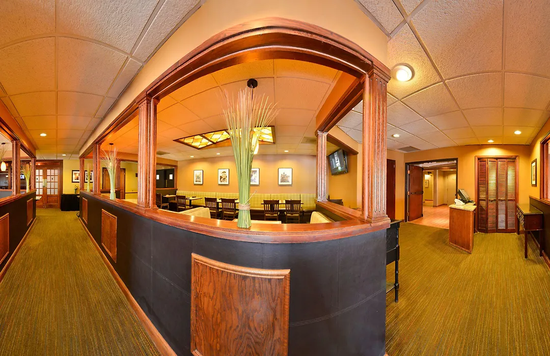 Best Western Plus Steeplegate Inn-1