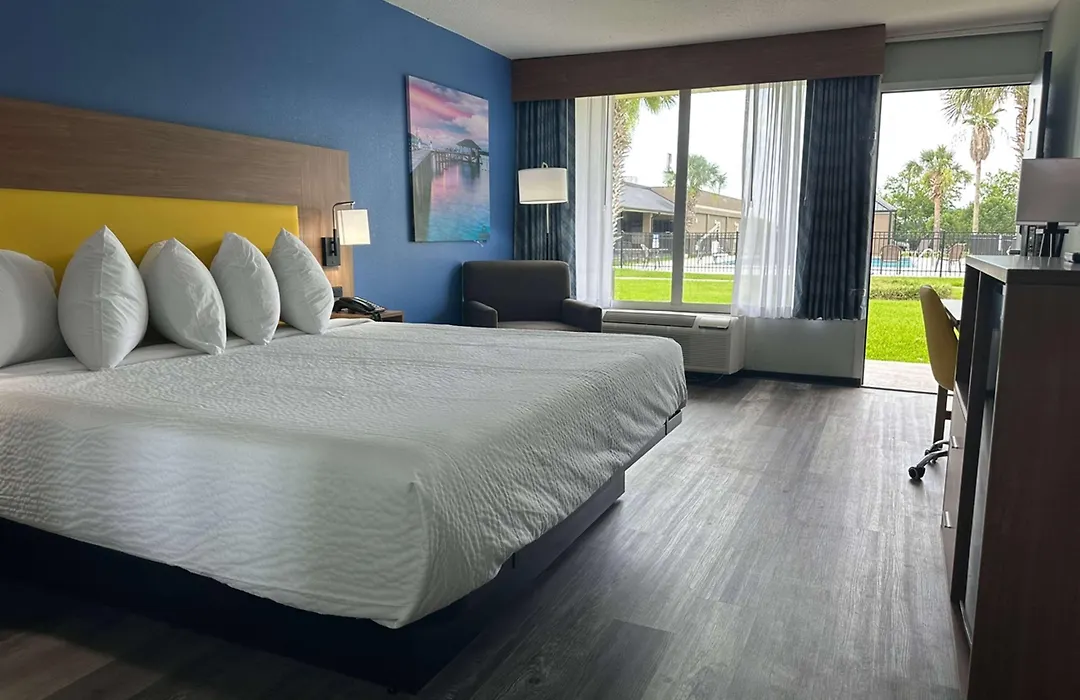 Days Inn & Suites By Wyndham Jennings-1