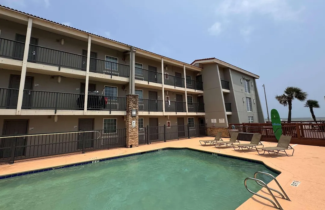 Wingate By Wyndham Galveston Beachfront At The Seawall-1