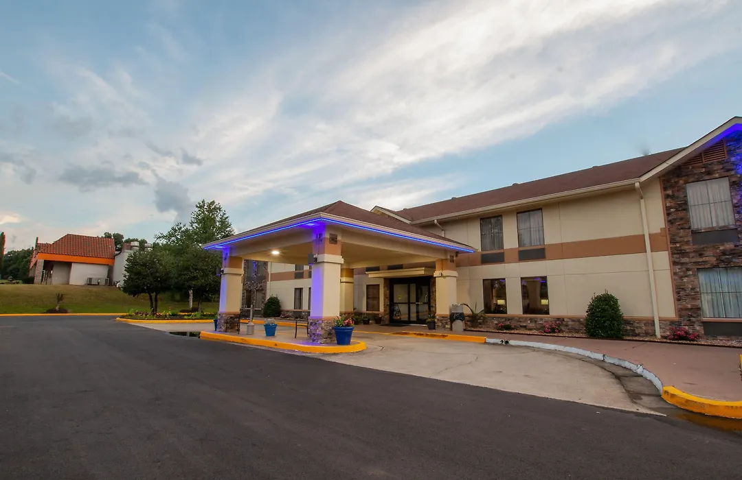 Days Inn & Suites By Wyndham Commerce-1