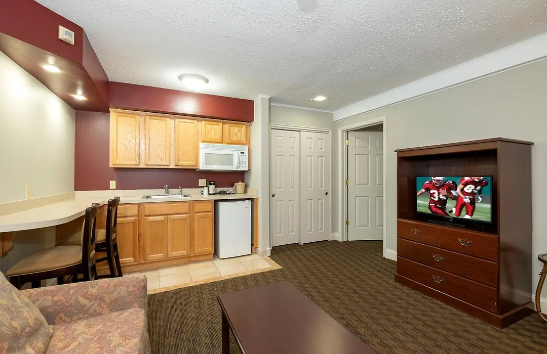 Red Roof Inn & Suites Hazleton-1
