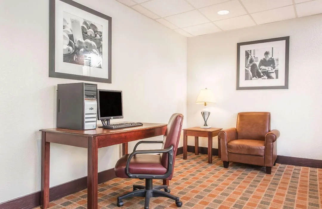 Baymont By Wyndham Cincinnati Sharonville-1