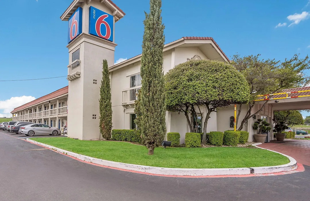 Motel 6-Dallas, Tx - Market Center-1
