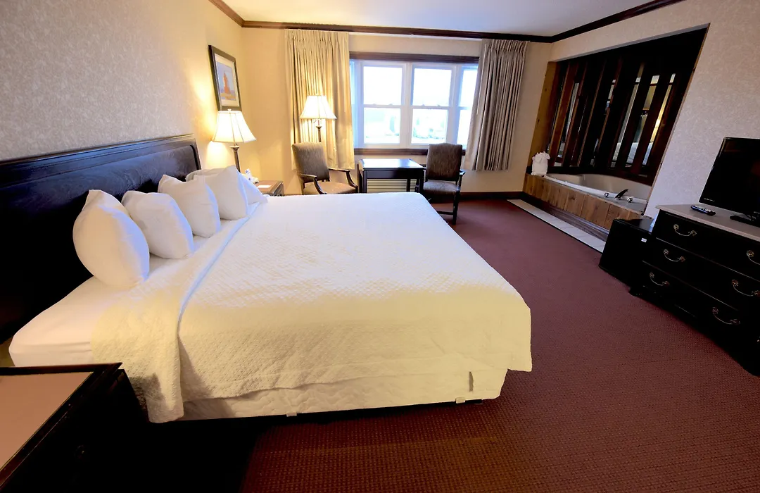 Days Inn By Wyndham Mackinaw City - Lakeview-1