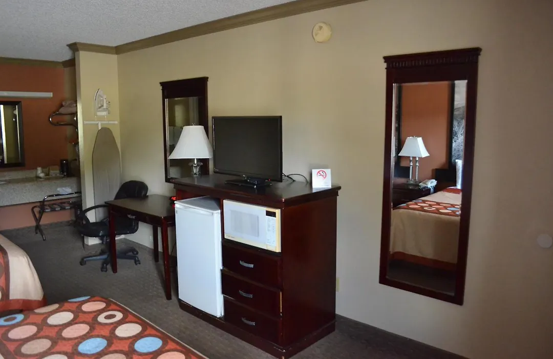 Hill Country Inn And Suite-1