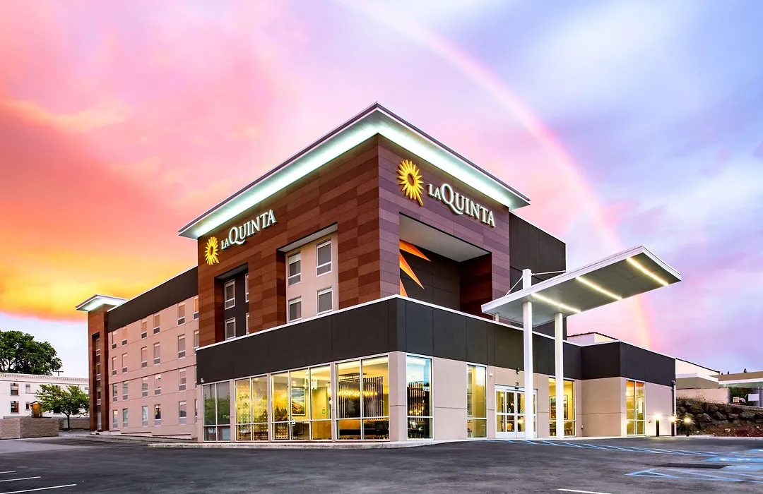 La Quinta Inn & Suites By Wyndham Spokane Downtown-1