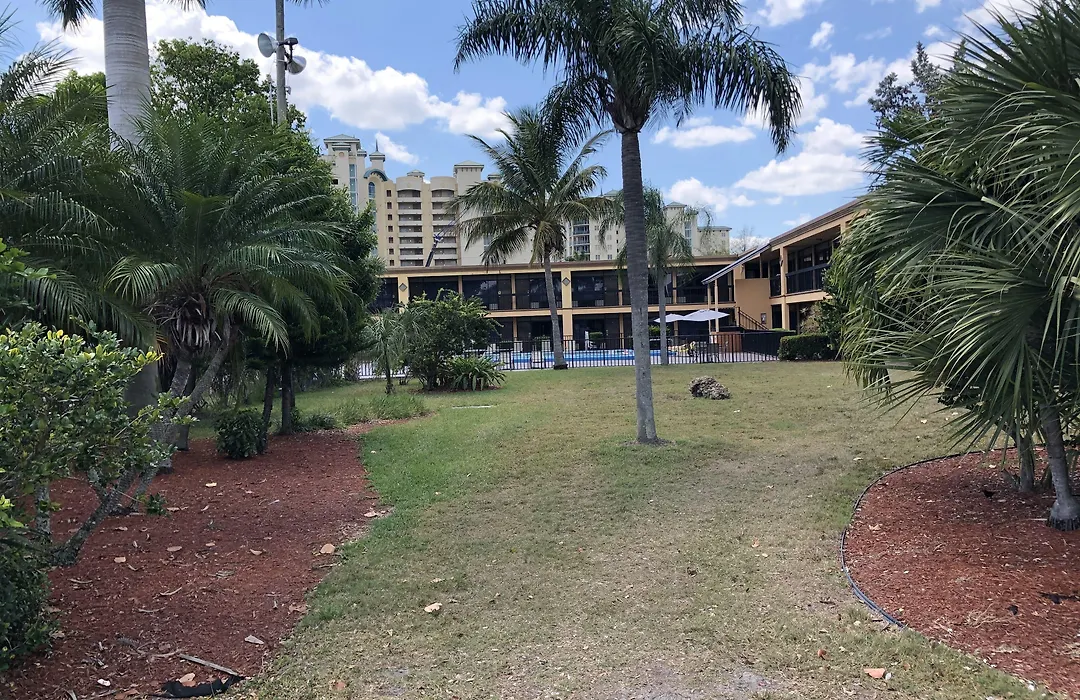 Travelodge By Wyndham Fort Myers North-1