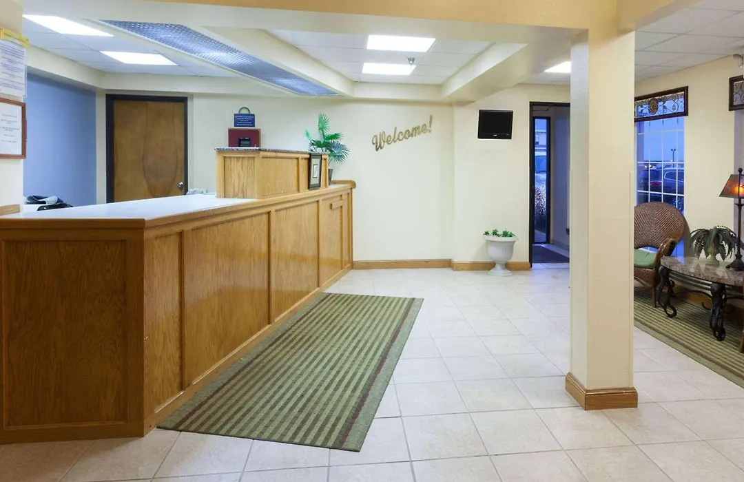 Days Inn By Wyndham Shawnee-1