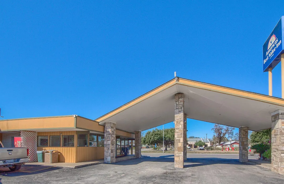 Americas Best Value Inn Uvalde-1