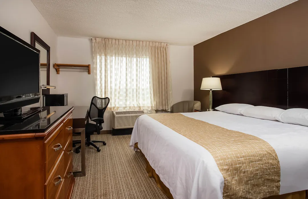 Travelodge By Wyndham Fort Wayne North-1