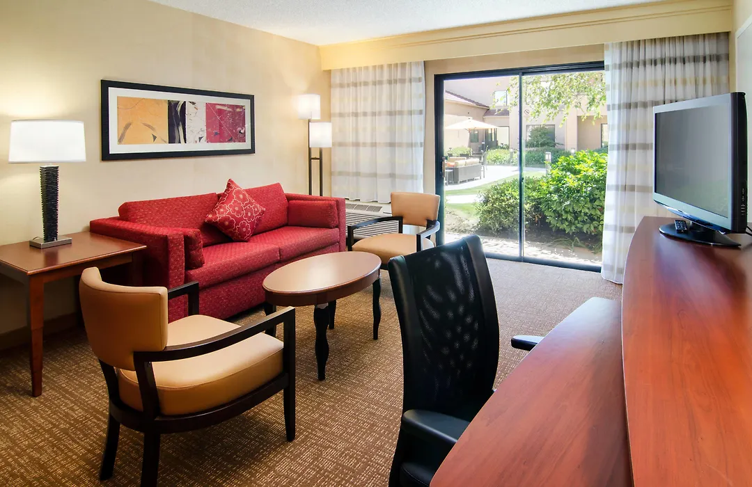 Courtyard By Marriott Bakersfield-1