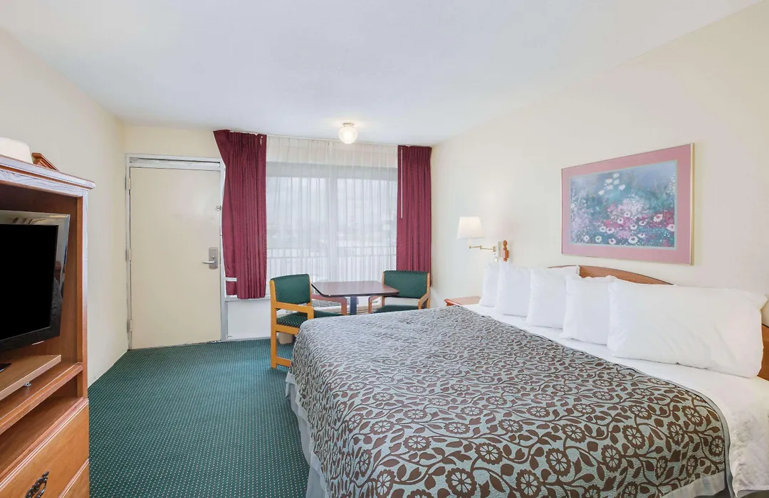 Days Inn By Wyndham Newport-1
