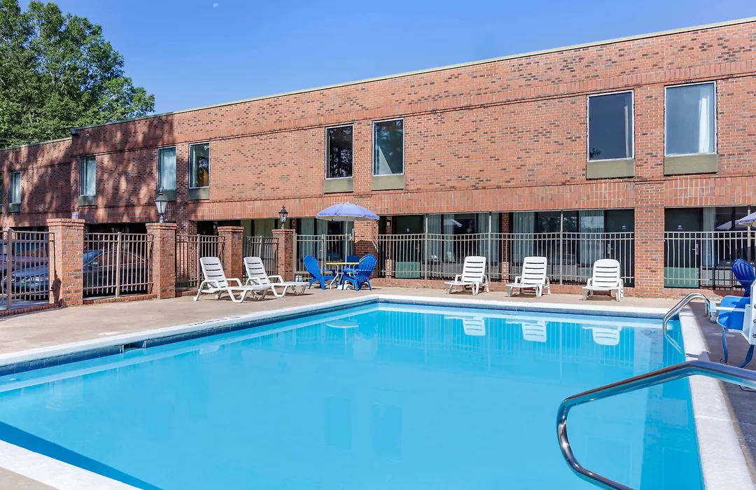 Days Inn & Suites By Wyndham Rocky Mount Golden East-1