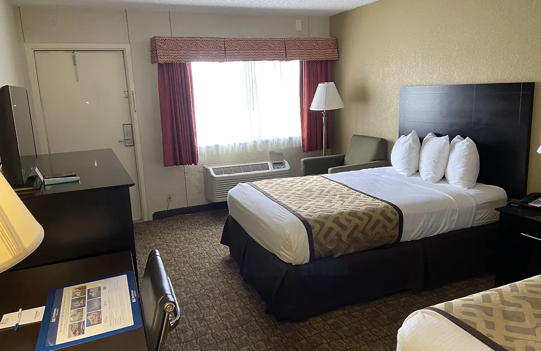 Best Western Crossroads Inn-1