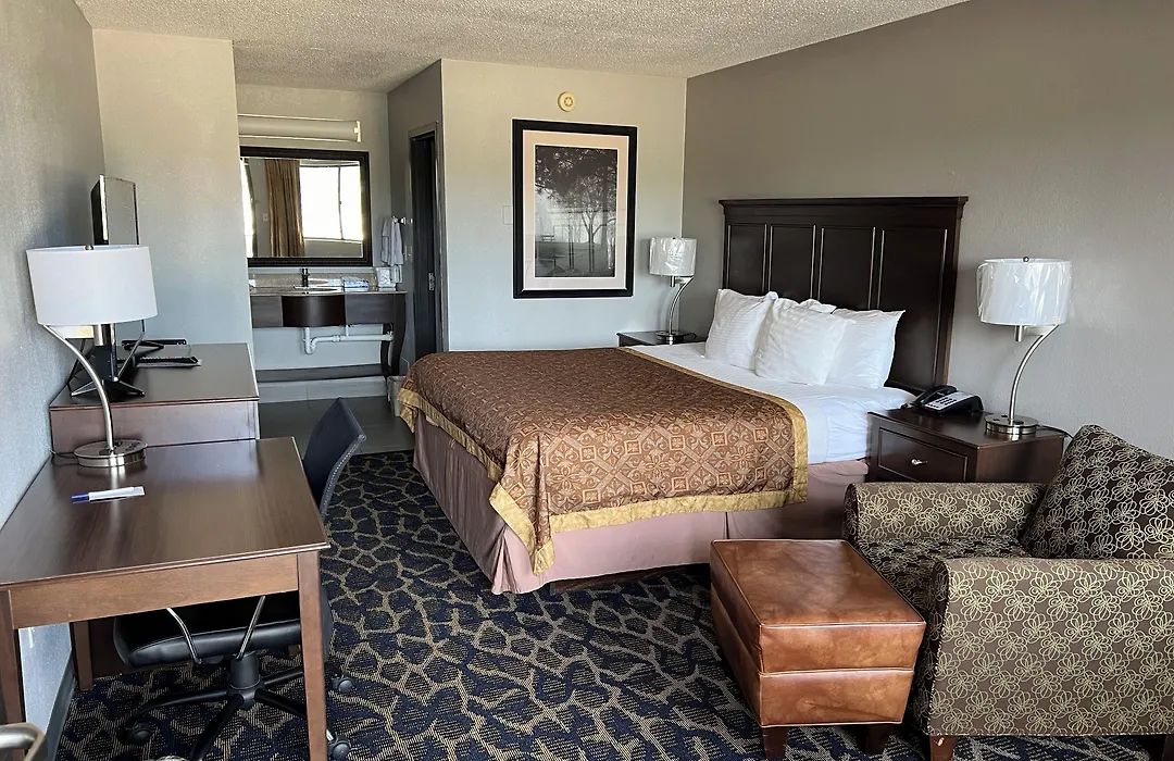 Greenlight Inn & Suites St James-1